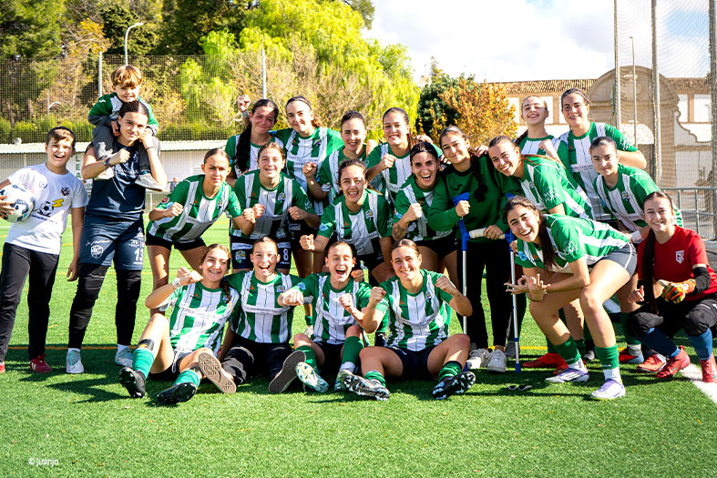 🟢 ⚽ #Fútbol 📰 #Antequera 
👉 Llegó la primera victoria de la Unión Deportiva Antequera con un 6 a 1 al Candor.
#periodismoSOL 
⤵️ Toda la información:
f.mtr.cool/hqszsmvchw