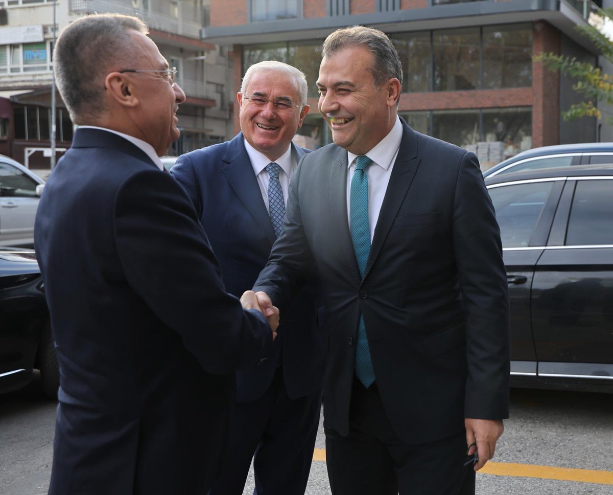 acmakas's tweet image. TBMM Dışişleri Komisyonu Başkanı Sayın @fuatoktay &apos;ı  Kamu Denetçiliği Kurumu’nda misafir ettik.

Ombudsmanın etkinliği, işlevi ve kamu hizmetlerinde oluşturduğu fark hakkında verimli bir müzakere ve sohbet gerçekleştirdik.

Nazik ziyaretleri için kendilerine teşekkür ediyoruz.