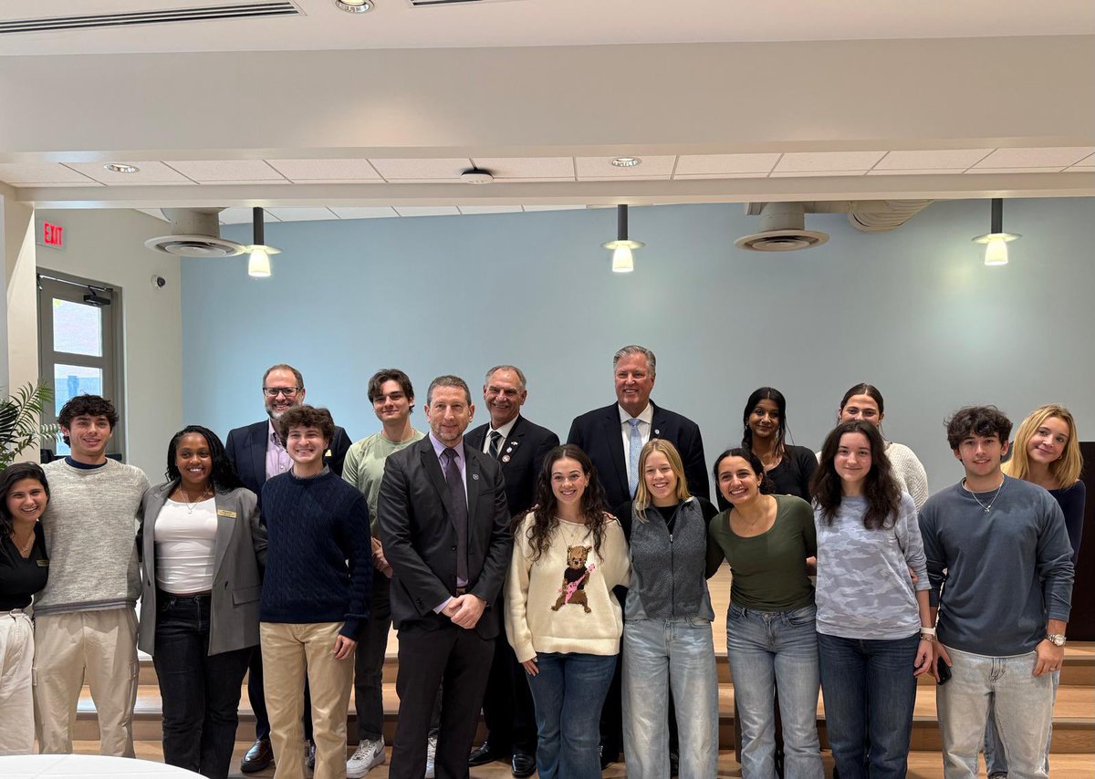 Last week we met with the Vanderbilt Hillel to hear directly from students about their campus experience💙
We are so grateful for the strong leadership at Vanderbilt and the commitment to keeping the Jewish community safe, supported, and empowered!