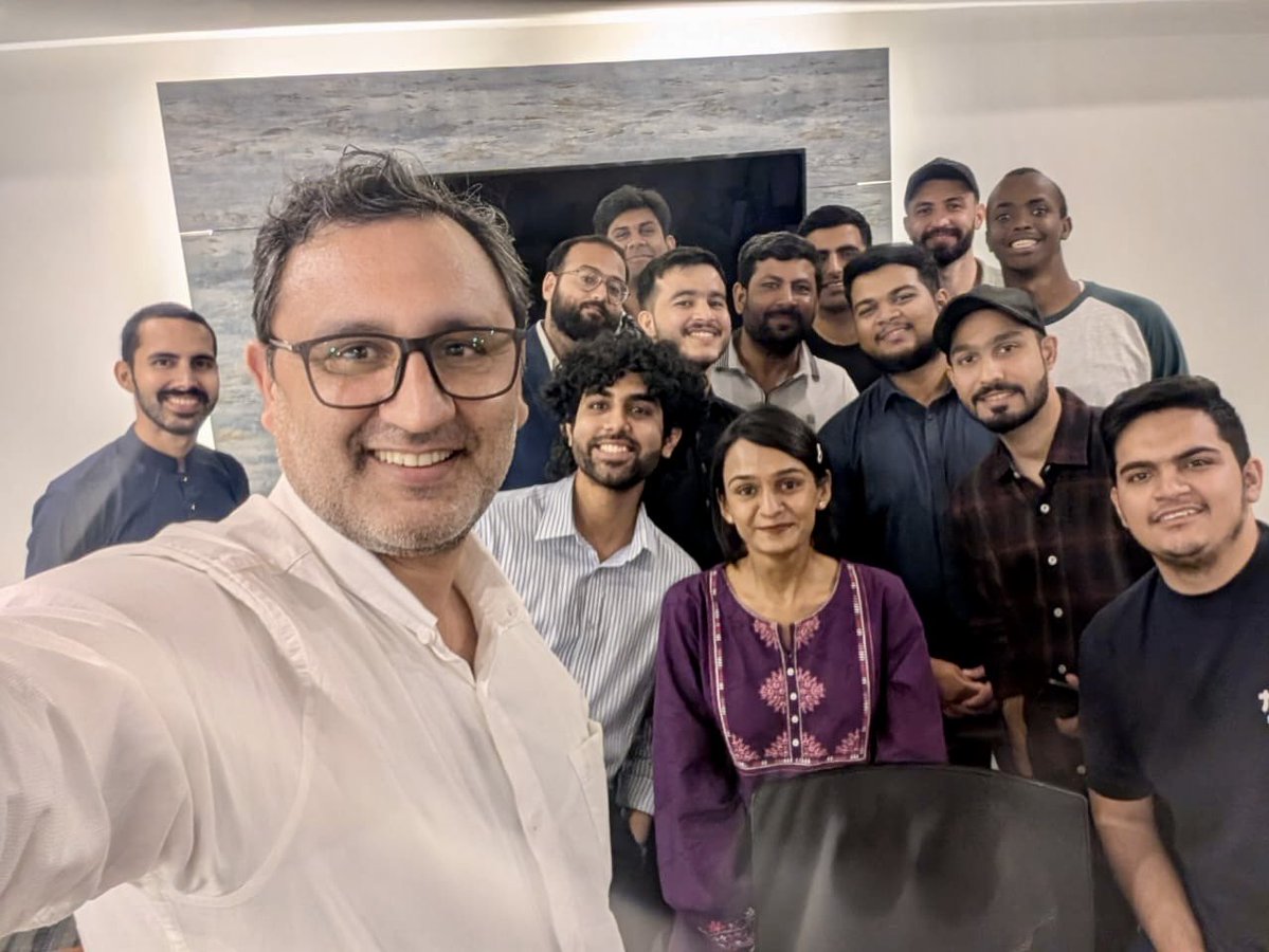 atomcamp's tweet image. atomcamp Meetup in Karachi✨

Today’s meetup brought together our students and Alumni in Karachi for a productive networking session, followed by an insightful discussion with Mr. Farrukh Rasheed, a leading HR Expert.

He shared valuable guidance on career trajectories, interview…
