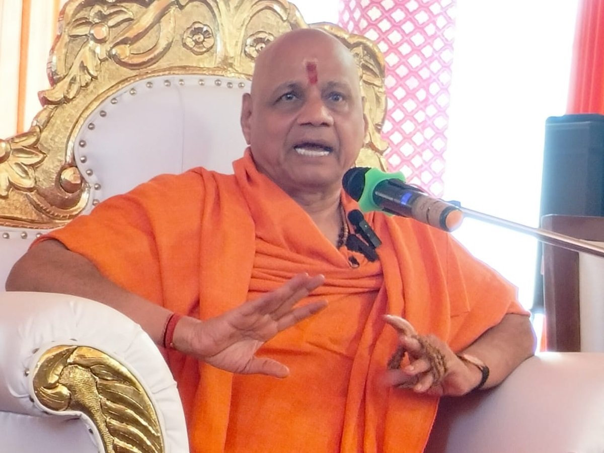 “Continuous Terror Threat Over India!” 🇮🇳⚠️

At the Bhāratātmā Veda Puraskar in Pune, H.H. Swami Govinddev Giri Maharaj (<a href="/GovindaDevGiri/">Swami Govinda Dev Giri</a>) warned that terrorist attacks still loom over the nation 🕳️🔥

He stressed that true accountability demands a full probe to check whether any