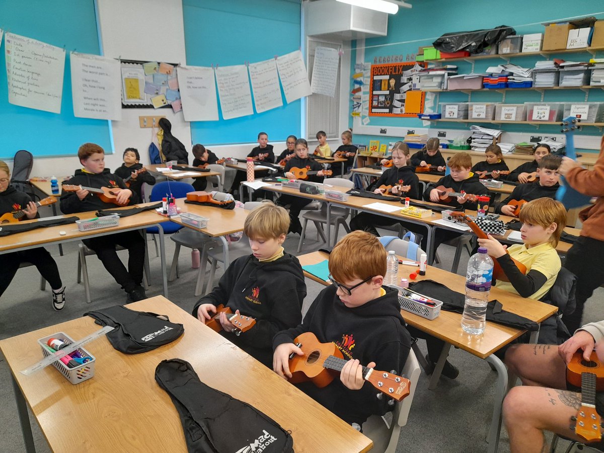 EastfieldPSHull's tweet image. First ukulele lesson in 6BE today. We learned names of the parts of the ukulele, the names of the strings and we even started to play notes along with a song! #epsmusic #6BE