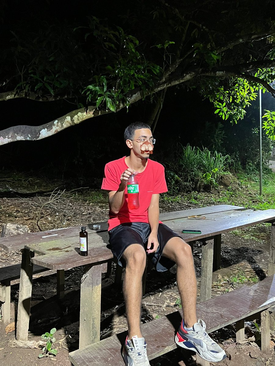 nicolleegb's tweet image. ela chamou ele pq não dá pra chamar você de gostoso né