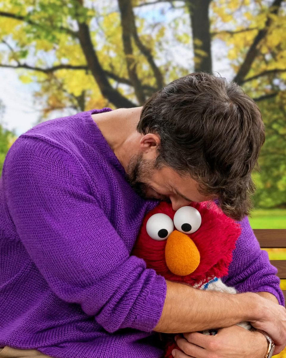 AlliCat028's tweet image. 🗣 NOBODY TALK TO ME RIGHT NOW. 🥹🥰😭😭😭😭 #JohnathanBailey #Elmo #sesamestreet