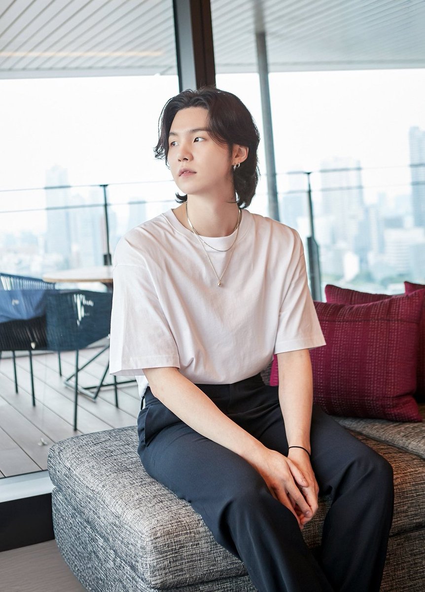 his body proportions are insane, he looks like a beautiful greek statue.