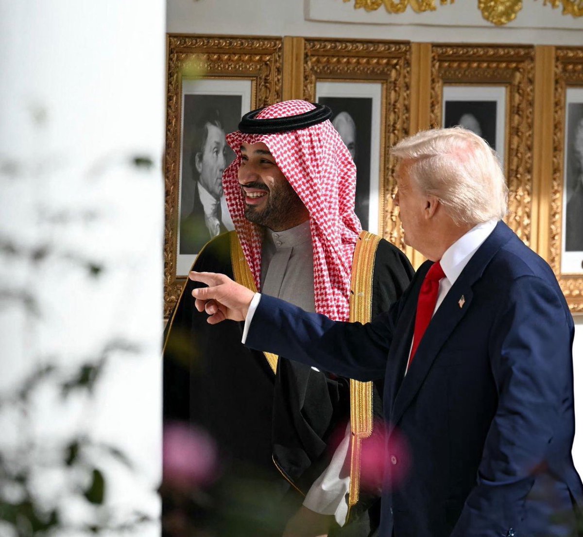 نشهد . . . . ولو ماهو بحاجة شهادة 💚
إنه #زعيم_الشرق_الأوسط بكل فخر  🇸🇦

 #محمد_بن_سلمان_في_واشنطن

 #ولي_العهد_في_أمريكا