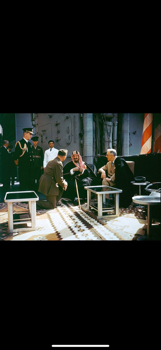 هم عيال اللي على الحكم نفذ واعتصب
حاملًا روحه على راحته جبارها

هم عيال معشي الذيب والسبع العضب 
هو دليلة روس ربعه وهو سبارها

هم عيال اللي على الهجن ما مثله ركب
وامتطى صهوات صم الرمك ومهارها

هم عيال اللي حمى الدين بالسيف الحدب
ثبت اركان العقيدة واقام اشعارها

ما حكم باصوات حزب