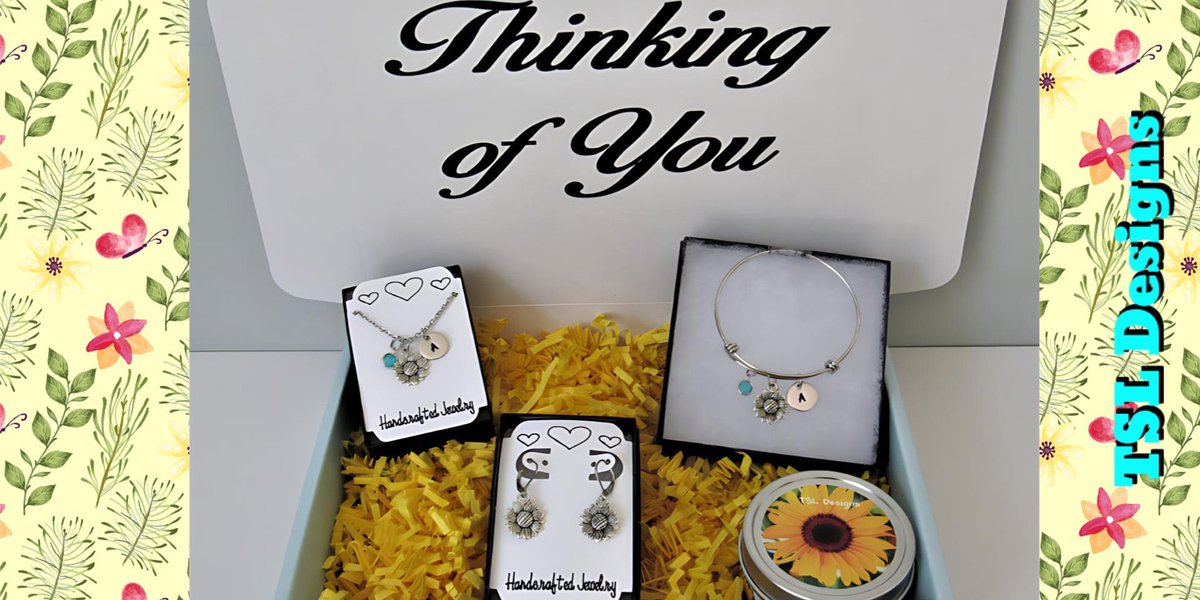bythebeach1214's tweet image. 🌻Thinking of You Sunflower Personalized Gift Box containing a Sunflower Necklace, Bracelet &amp;amp; Earrings and a Handpoured Soy Sunflower Candle
etsy.com/listing/170884…
#giftbox #thinkingofyou #Personalized #handmade #jewelry #handcrafted #shopsmall #etsy