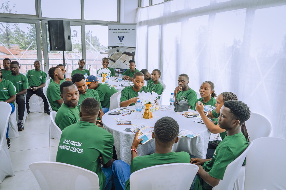 niyo_charles's tweet image. Today it was a privilege to celebrate the Project Phase-Out of the Job Creation in Agricultural Technologies program at @Electricom_ltd_ The event took place at the HQs in #Kicukiro_Gahanga, where students trained in #AgTech showcased their innovative solutions and everything…