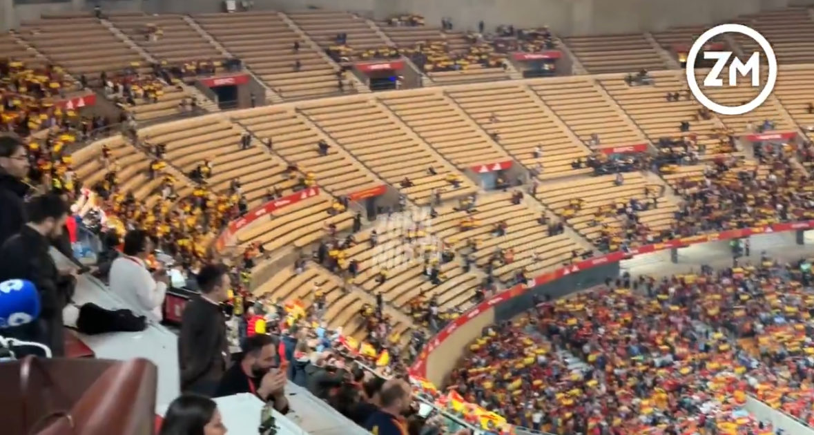 Hay muchos handicaps como el precio de las entradas, los accesos colapsados, la capacidad del estadio por encima de 71.000 espectadores y demás, pero la imagen de las gradas del Estadio La Cartuja es para reflexionar al menos. 

📸 <a href="/ZonaMixta__/">Zona Mixta</a>