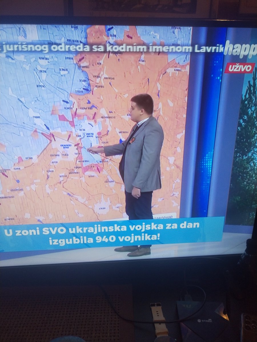 Da li neko moze da mi kaze sta kvalifikuje Šešelja mladjeg da iz veceri u vecer na tv uzima ulogu vojnog analitičara?