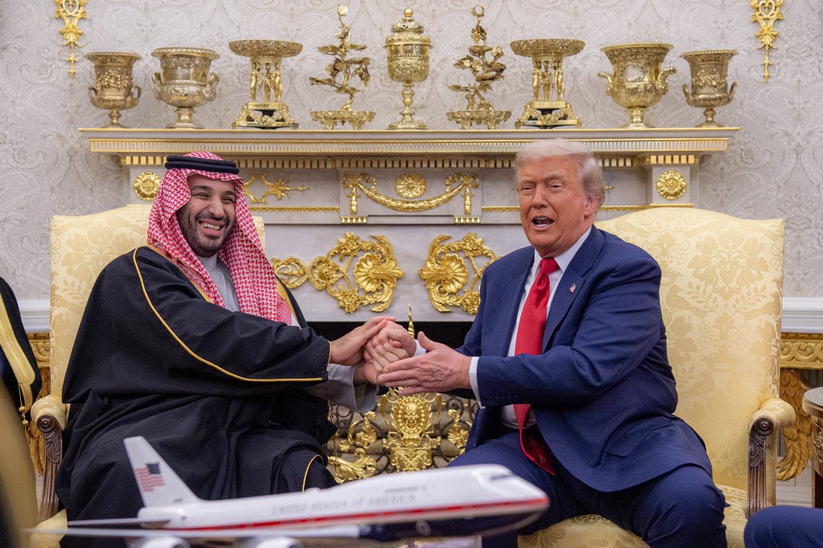 HRHMBNSALMAAN's tweet photo. سمو سيدي #ولي_العهد وفخامة رئيس الولايات المتحدة الأمريكية يعقدان القمة السعودية الأمريكية في #البيت_الأبيض. https://t.co/ewsMck6zMP