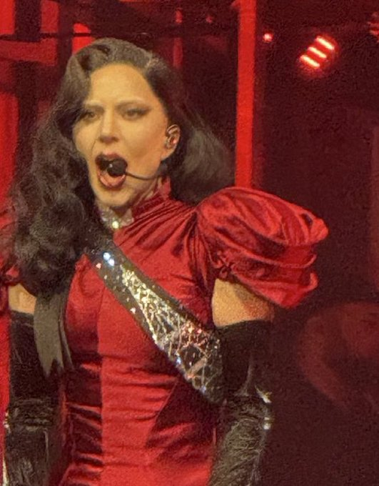 a torre eiffel na faixa de hoje 🤏