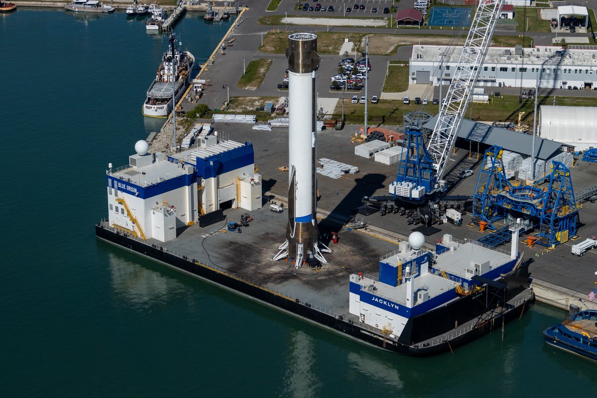 DavidJDPhotos's tweet image. By land, by sea and by air, my coverage of New Glenn’s second mission comes to an end!
#NewGlenn #NG2 #BlueOrigin