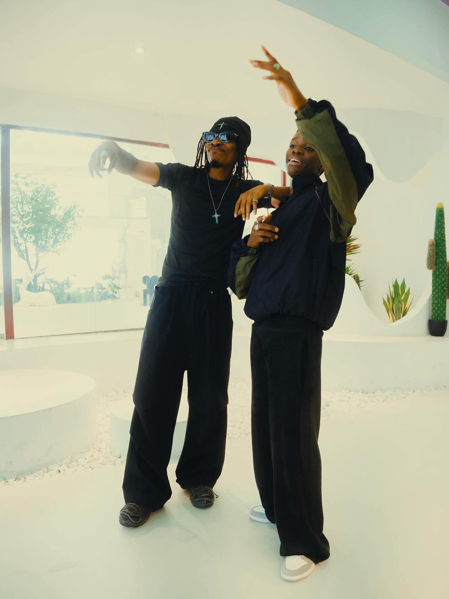 1Da Banton and Wizkid's Son, Champz linked up in Lagos! 📸🦅

"Try enjoy 1da Banton" 🎶🔥