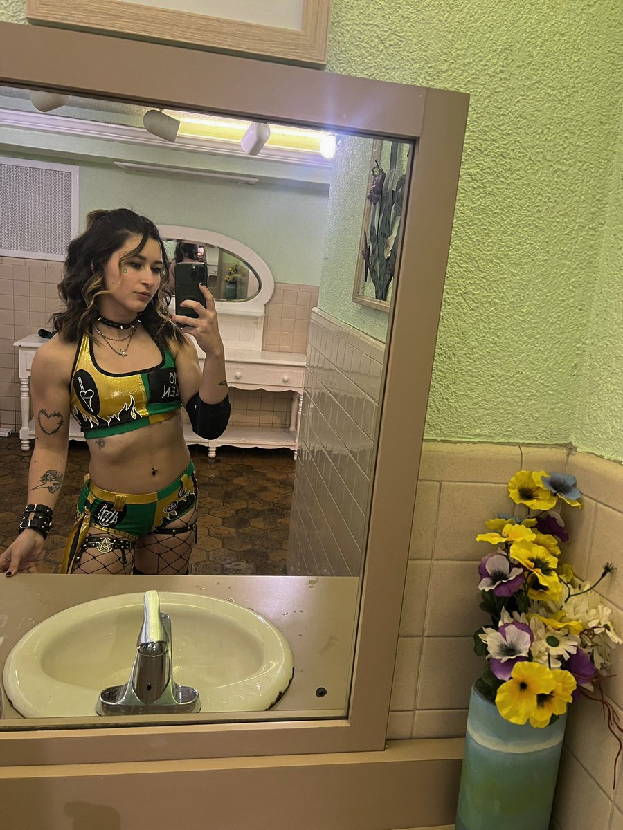 lowlife pro wrestler ブルック・ハボック tweet media