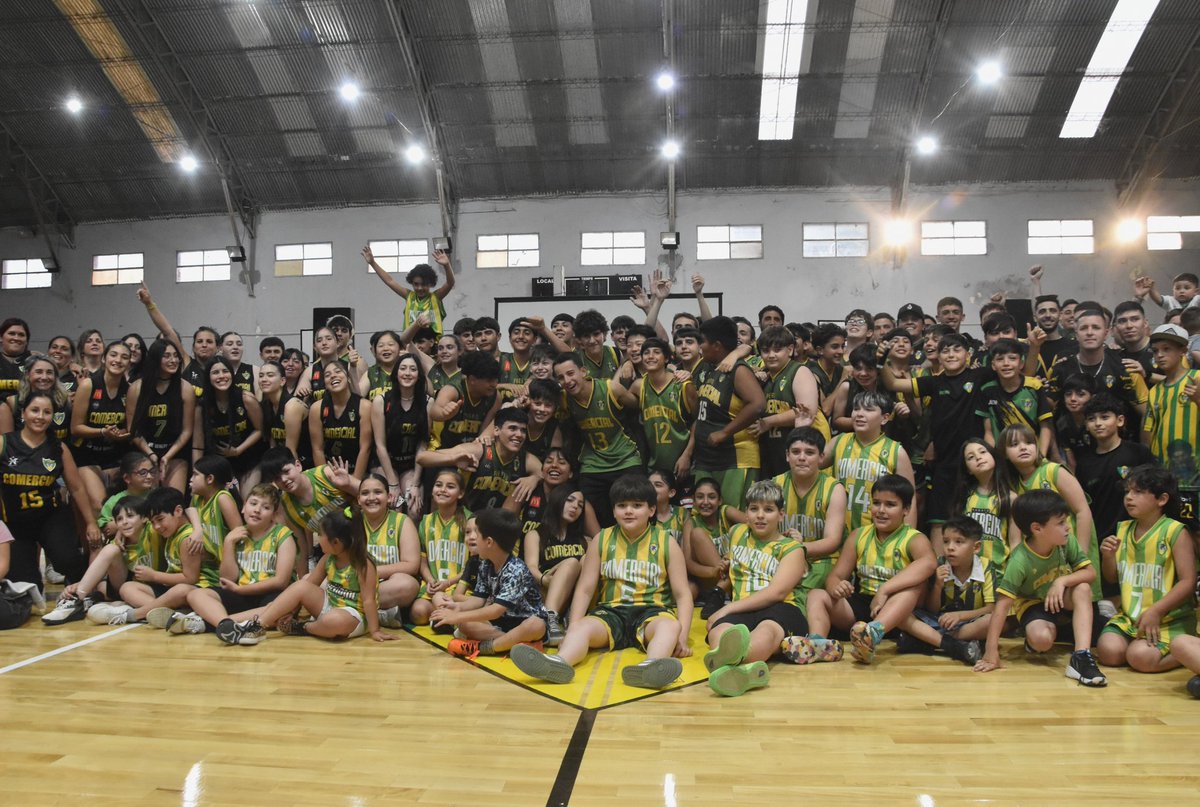 BRodriguez_IW's tweet photo. Nuestro querido Club Comercial inauguró el Estadio Giorgetti 🔰

Una hermosa noticia y un avance para la institución y para toda la comunidad, que fue posible gracias al programa Clubes de Pie del @MunicipioBahia y el acompañamiento de Dow y el @ptobahiablanca. https://t.co/OurXHzwEDr