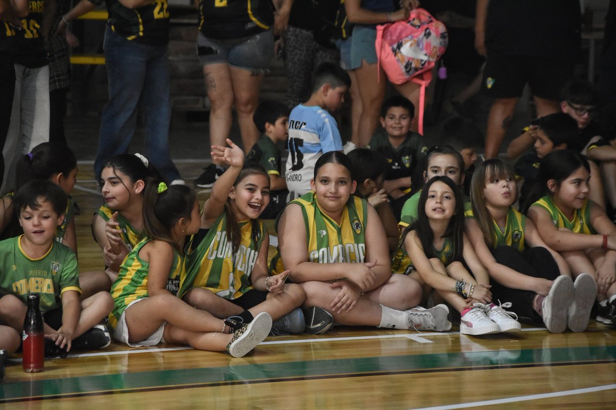 BRodriguez_IW's tweet photo. Nuestro querido Club Comercial inauguró el Estadio Giorgetti 🔰

Una hermosa noticia y un avance para la institución y para toda la comunidad, que fue posible gracias al programa Clubes de Pie del @MunicipioBahia y el acompañamiento de Dow y el @ptobahiablanca. https://t.co/OurXHzwEDr