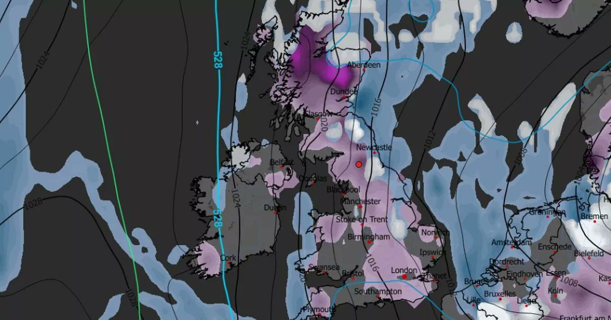 DailyMirror's tweet image. Met Office warns Brits in 12 regions to keep 10 essential items in their cars
mirror.co.uk/news/uk-news/m…