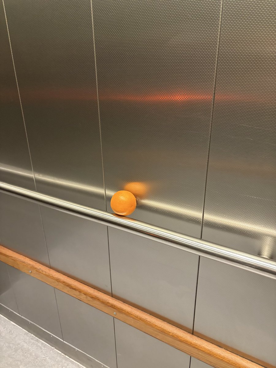 CarolineMor2's tweet photo. I think I got into the lift at work today after @vgunvalson LOL 🍊 #RHOC #bravocon https://t.co/COk8Xshnhc