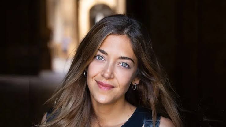 El caso Calvete sacude Economía.

Renunció Ornella Calvete, directora en el ministerio de Caputo, tras allanamiento donde hallaron 700 mil dólares en efectivo. Chats con su padre Miguel, operador clave en el escándalo ANDIS de coimas y sobreprecios, mencionan un 3% para Karina