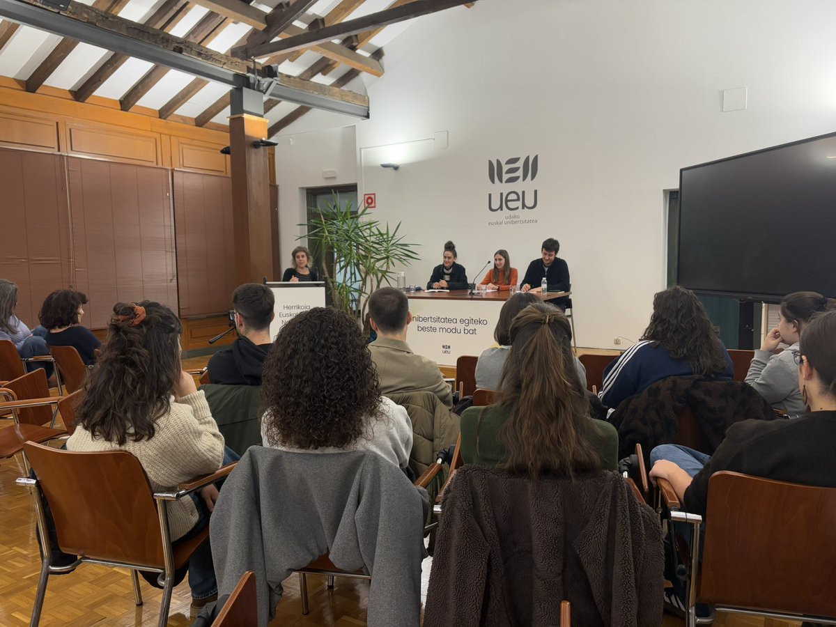 Abian da “Belaunaldi berri euskaldunak eta teknologia” mahai-ingurua.
<a href="/EibarkoUdala/">Eibarko Udala</a> <a href="/EIBARRENAKEBAI/">Eibarren Akebai</a> 

<a href="/loreaargarate/">Lorea Argarate</a> 
Leire Lisón Nicuesa
<a href="/larretxea/">Lander Arretxea</a>