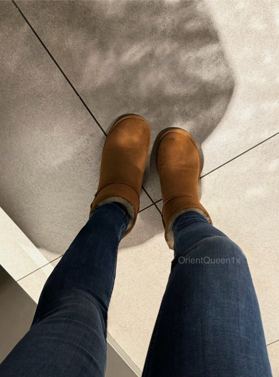 OrientQueen1x's tweet photo. Wer kommt meine Ugg Boots sauber lecken? 👅

findom paypig femdom slave geldsklave geldherrin https://t.co/JL59t6cUSW