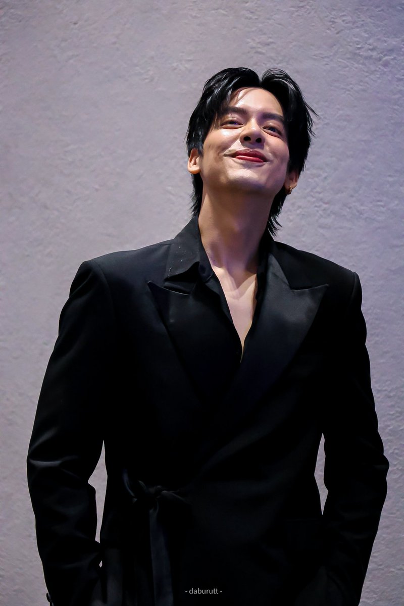 หาแสงให้พร้อม แต่ไม่ใช่แสงนี้สิพี่5555555555

 #TaeDarvid