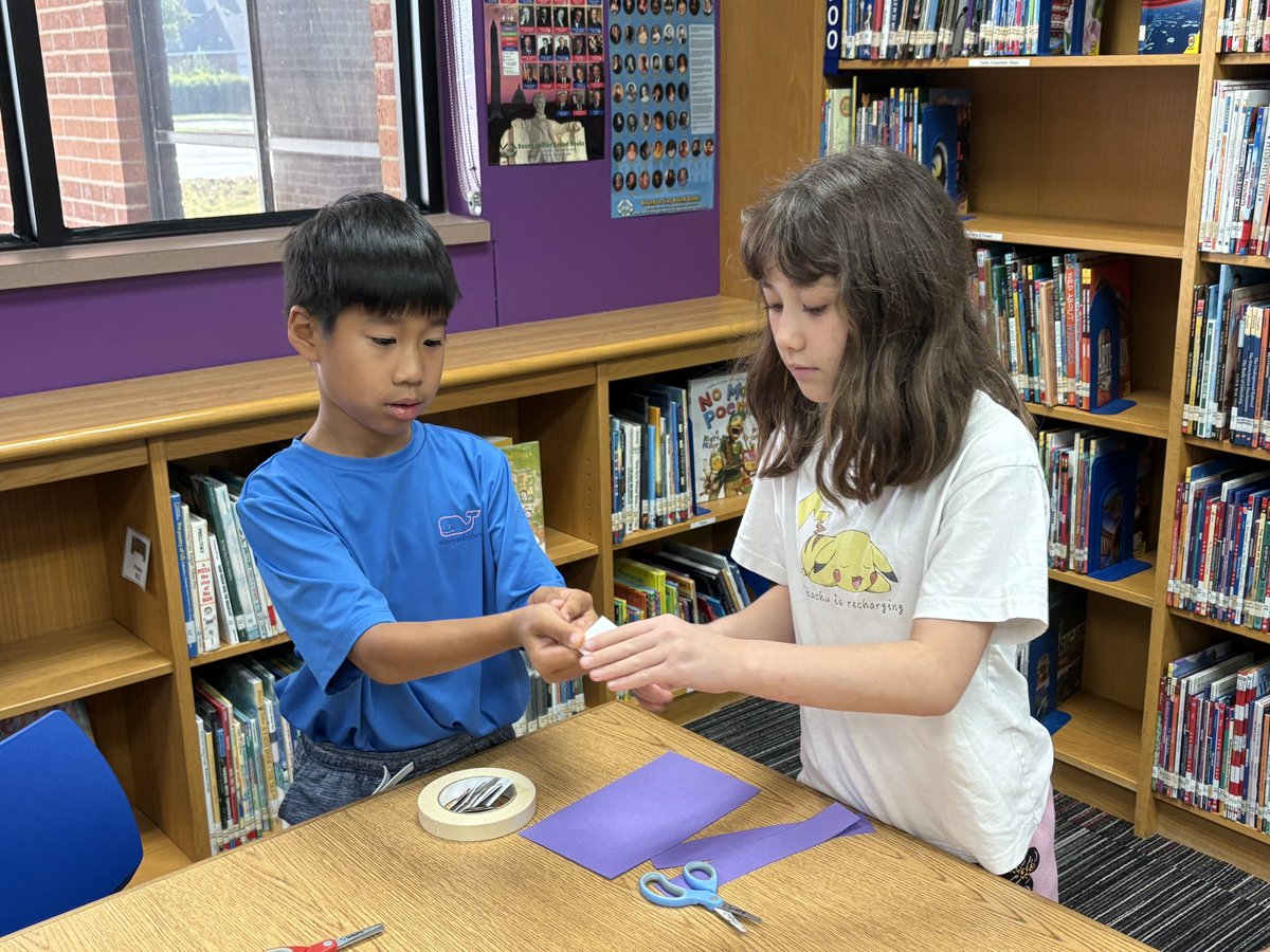 WallarooLibrary's tweet image. Media balance + @Novel_Effect + Our Table (Reynolds) + STEM challenge: build a table to hold the Thanksgiving feast.  We had some successful builds! @PISDlibraries