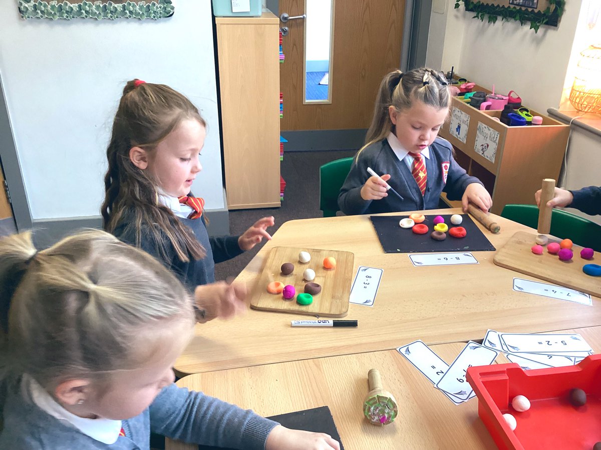 willowtreeclass's tweet image. This morning we practised our subtraction skills playing play dough smash. We had to count the correct number of play dough onto our mat and then smash the number we were taking away #greatsankeymaths ✨🧠➖