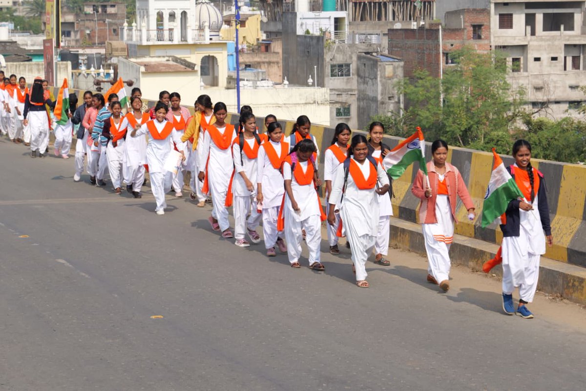 YASMinistry's tweet image. Honouring the Iron Man of India, West Singhbhum, Jharkhand stands together in the Sardar@150 Unity March 🇮🇳
A march, a pledge, a step toward nation-building.

👉 Join the Padyatra: mybharat.gov.in

#Sardar150 #MYBharat #UnityMarch
