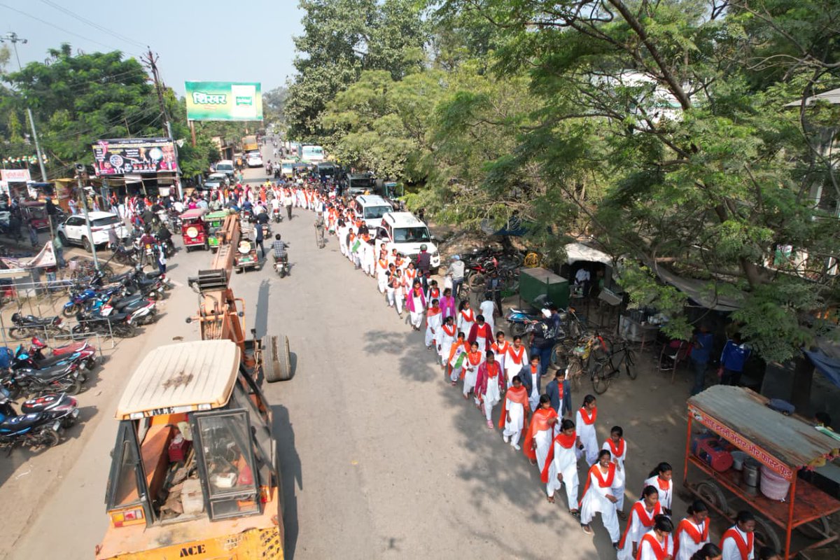 YASMinistry's tweet image. Honouring the Iron Man of India, West Singhbhum, Jharkhand stands together in the Sardar@150 Unity March 🇮🇳
A march, a pledge, a step toward nation-building.

👉 Join the Padyatra: mybharat.gov.in

#Sardar150 #MYBharat #UnityMarch