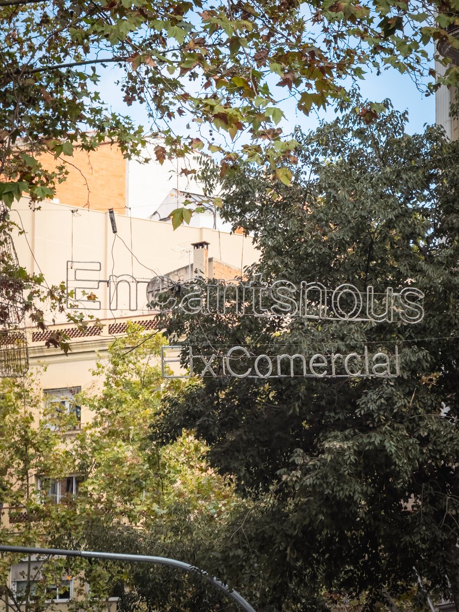 Ja s'acosten els Nadals! Aquest dissabte es farà l'encesa oficial de l'enllumenat de Nadal a Barcelona, i al barri ja ho tenim tot a punt per gaudir d'unes dates plenes de màgia i bon ambient. 
Com aneu vosaltres d'esperit nadalenc?