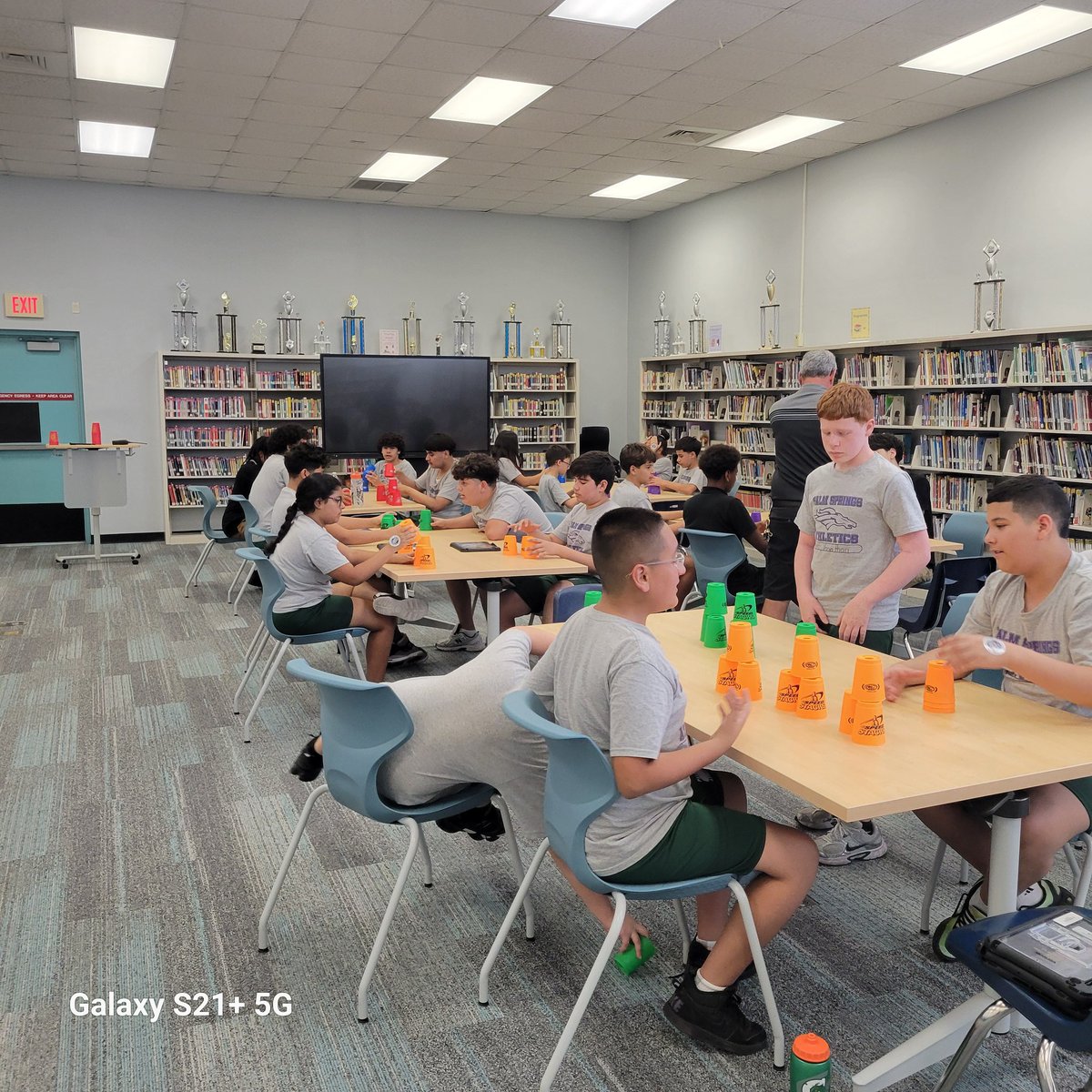 Run4fitSh's tweet image. At Palm Springs Middle students are learning to speed stack. #stackup2025 #speedstacks