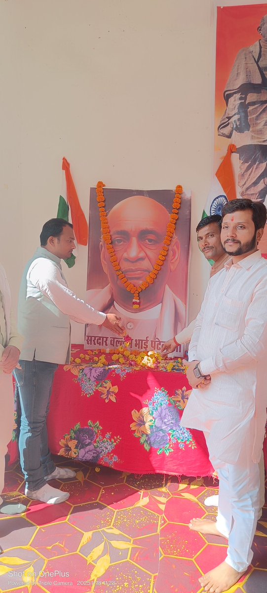 RamaGup32350284's tweet image. भारतरत्न लौहपुरुष सरदार बल्लभ भाई पटेल जी की 150वीं जयंती के अवसर पर भगवंतनगर विधानसभा में आयोजित पद यात्रा(एकता यात्रा) भगवंत नगर विधायक  श्री आशुतोष शुक्ला जी के संयोजन में आजाद स्मारक बदरका से आदर्श मैरिज लान लोहचा तक की पद यात्रा 
 #RunForUnity #SardarPatel150 #UnityMarch