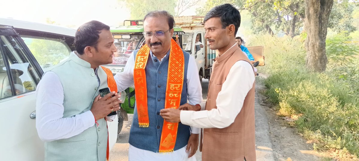 RamaGup32350284's tweet image. भारतरत्न लौहपुरुष सरदार बल्लभ भाई पटेल जी की 150वीं जयंती के अवसर पर भगवंतनगर विधानसभा में आयोजित पद यात्रा(एकता यात्रा) भगवंत नगर विधायक  श्री आशुतोष शुक्ला जी के संयोजन में आजाद स्मारक बदरका से आदर्श मैरिज लान लोहचा तक की पद यात्रा 
 #RunForUnity #SardarPatel150 #UnityMarch