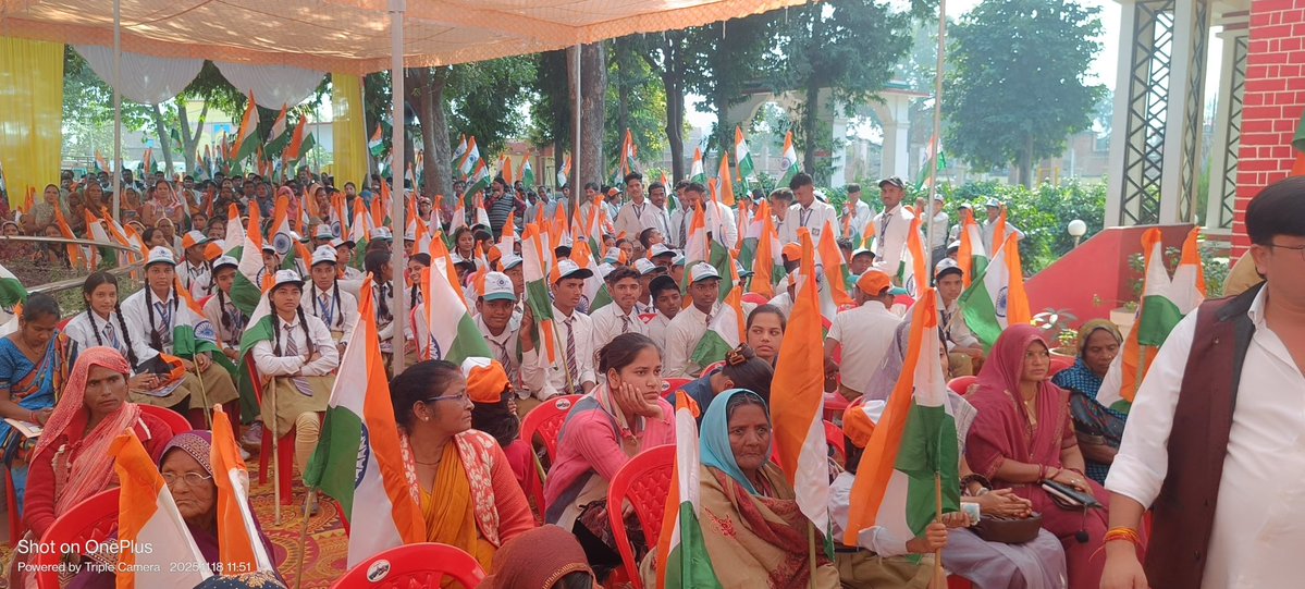 RamaGup32350284's tweet image. भारतरत्न लौहपुरुष सरदार बल्लभ भाई पटेल जी की 150वीं जयंती के अवसर पर भगवंतनगर विधानसभा में आयोजित पद यात्रा(एकता यात्रा) भगवंत नगर विधायक  श्री आशुतोष शुक्ला जी के संयोजन में आजाद स्मारक बदरका से आदर्श मैरिज लान लोहचा तक की पद यात्रा 
 #RunForUnity #SardarPatel150 #UnityMarch