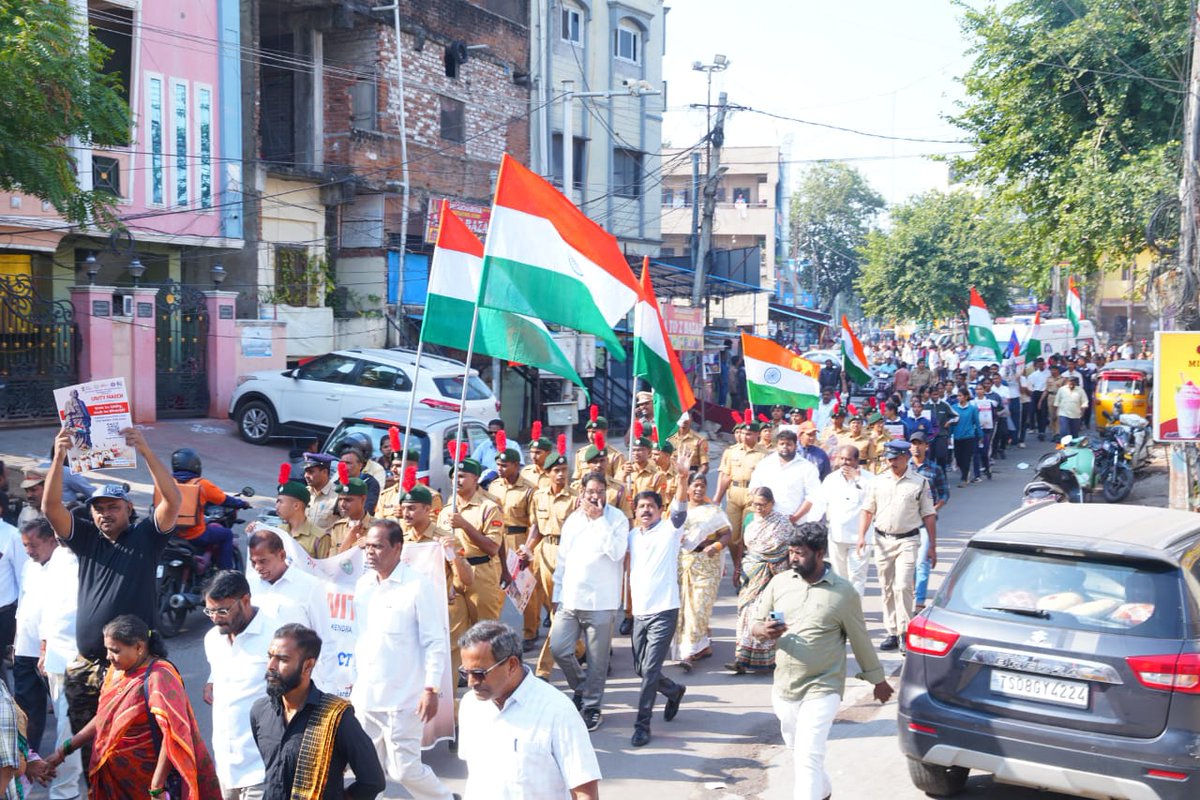 bjpbalchander's tweet image. పరాయి పాలనాలోని ఉన్న వందలాది సంస్థానాలను భారత్ లో విలీనం చేసిన మహనీయుడు సర్దార్ వల్లభాయి పటేల్ గారి 
#Sardar150 జయంతిని పురస్కరించుకొని ఈరోజు మల్కాజ్గిరి లో గౌరవ మల్కాజ్గిరి పార్లమెంట్ సభ్యులు శ్రీ @Eatala_Rajender నేతృత్వంలో నిర్వహించిన #unityrun కార్యక్రమంలో పాల్గొనడం జరిగింది.