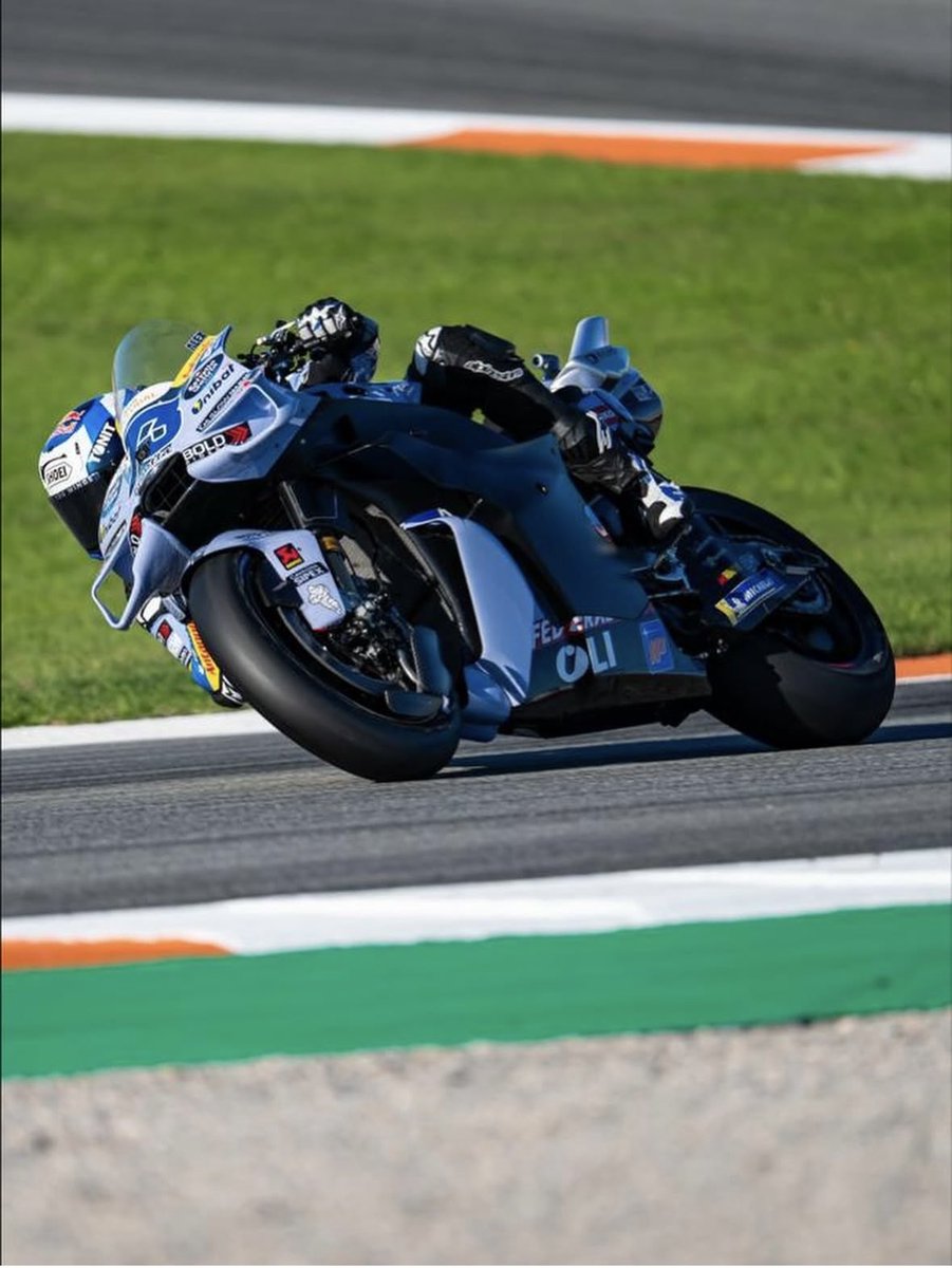 Alex Márquez: Día bastante positivo, hemos probado menos cosas de las previstas pero hemos probado diferentes soluciones y diferentes direcciones a trabajar para darles información para que tengan para trabajar estos 2 meses con esta nueva moto.