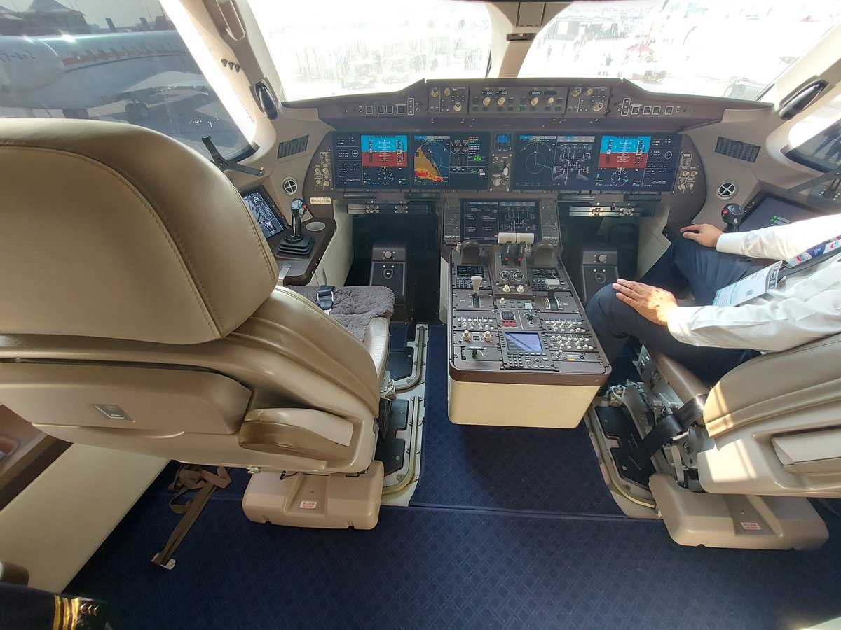 Michaelkelly707's tweet image. Some intetesting chinese aircraft @DubaiAirshow today
Pics of the interior of the #Comac #C919
#DAS #DAS25  #DAS2015 #avgeek