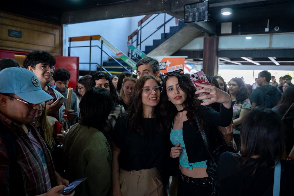 Camila Vallejo Dowling tweet media