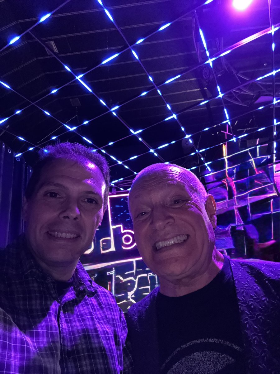 OldschoolMolins's tweet photo. 🎤 Con el cantante SCOTCH en la fiesta 40 Aniversario de Max Mix, celebrada el pasado sábado 15 de noviembre en @Bediscoteca Molins de Rei (Barcelona). ✨💯🙌🏻

#MaxMix40 #MaxMix #MaxMix40Aniversario #Scotch #ItaloDisco #80s #BeDiscco #MolinsdeRei #LiveMusic #Megamix https://t.co/0Wu0KWxziF