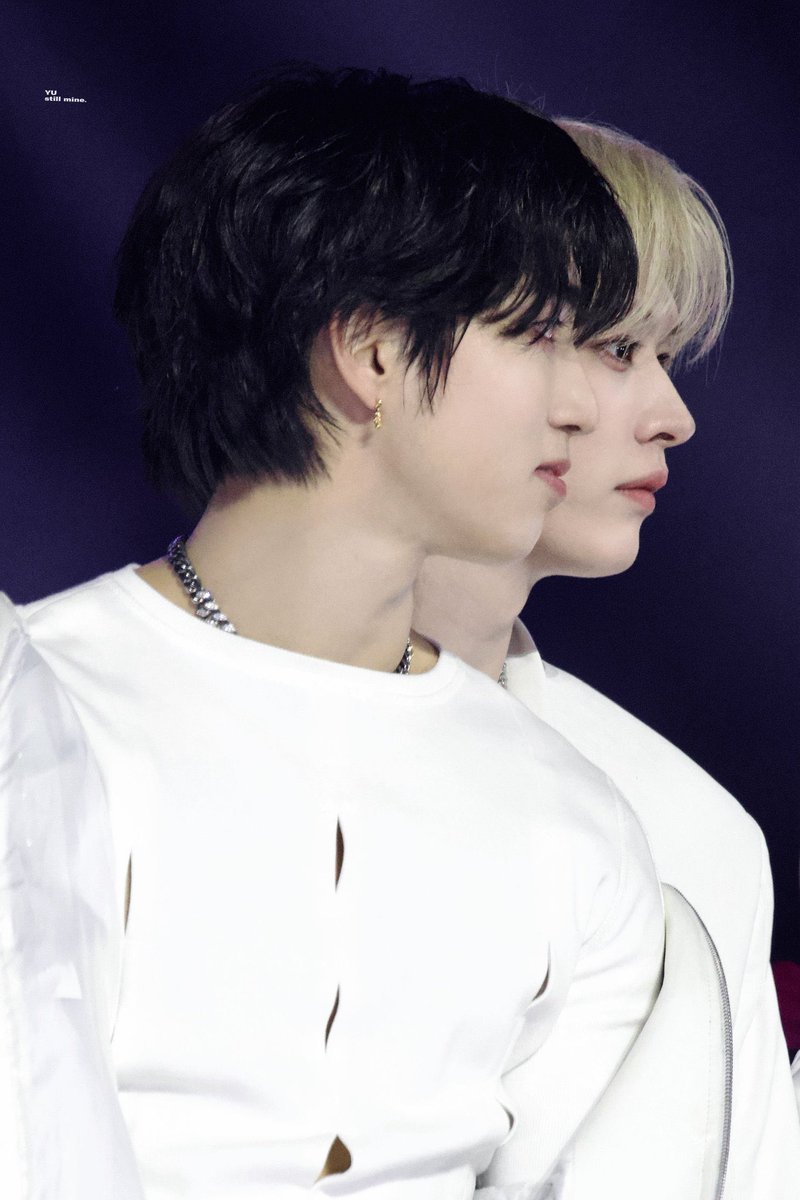 Iinosji's tweet image. have you ever seen a perfect picture of a solar eclipse? now you have. this it it. sun and moon