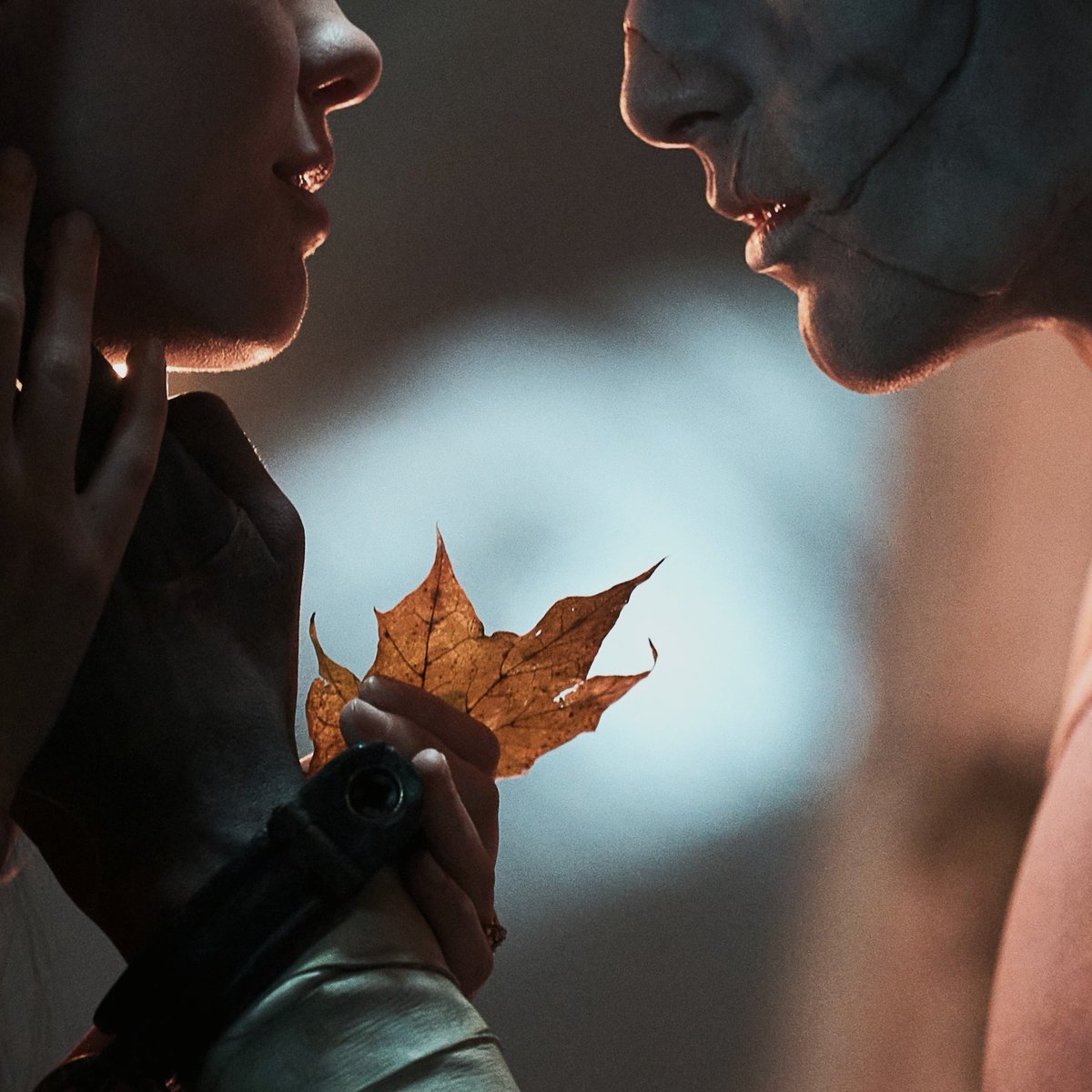 robandsuki's tweet image. &apos;cause it reminds you of innocence
and it smells like me
and you can&apos;t get rid of it
&apos;cause you remember it all too well