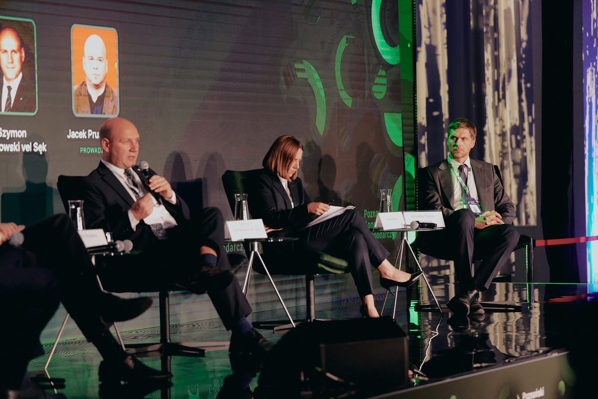 🌎 Podczas #PKG25 rozmawiano o pozycji Polski na arenie międzynarodowej.

➡️ Zachęcamy do zapoznania się z wnioskami prelegentów, którzy brali udział w dyskusji (link do relacji w komentarzu).