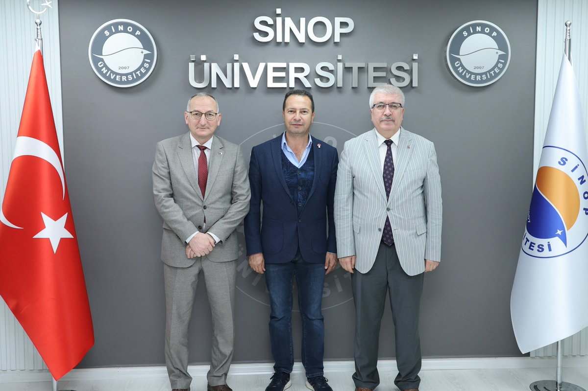 sinopuniversity's tweet photo. 🔷 Üniversitemiz Bilim İletişimi Ofisi tarafından düzenlenen “Kafede Bilim Söyleşileri” programına davetli konuşmacı olarak katılmak için ilimize gelen Muğla Sıtkı Koçman Üniversitesi Fen Fakültesi öğretim üyesi Doç. Dr. Hakan Allı, Rektörümüz Prof. Dr. Şakir Taşdemir’i makamında nezaket ziyaretinde bulundu.

🔷 Rektörümüz, nazik ziyaretleri dolayısıyla teşekkürlerini iletti.

#SinopÜniversitesi
#HakanAllı