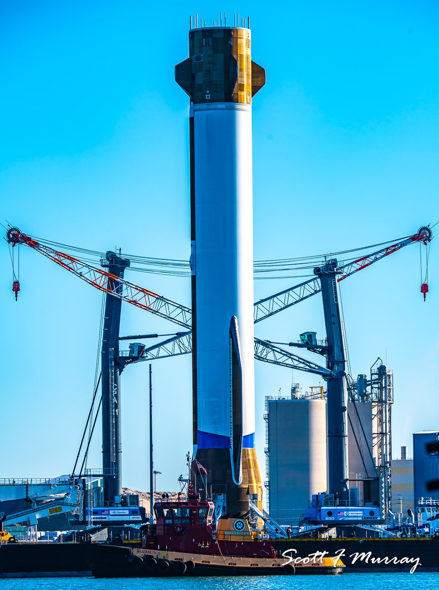 Restrantek's tweet image. A proper salute from #SpaceX for the arrival of #BlueOrigin New Glenn to Port Canaveral for the first landing on Jackal and return to port.