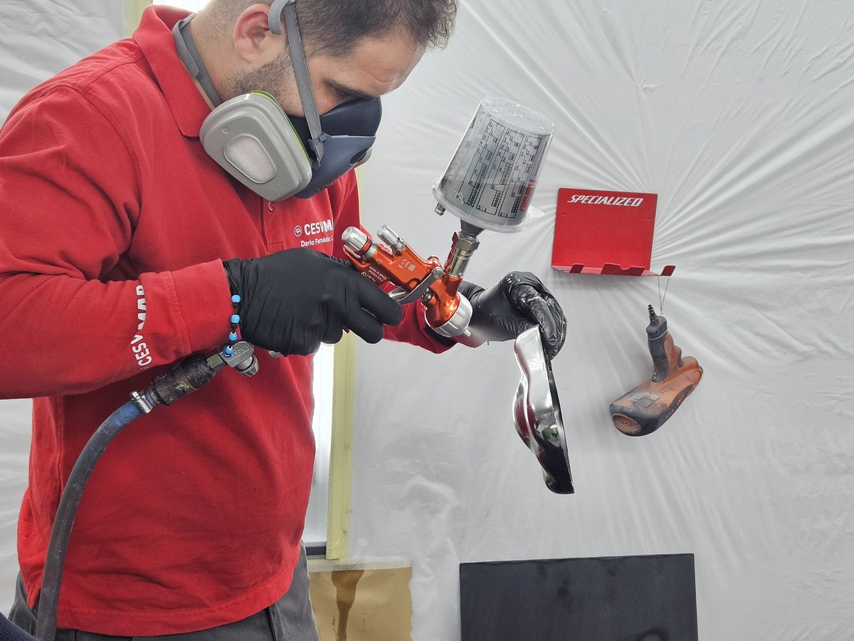 CESVIMAP's tweet image. Hemos tenido la oportunidad de asistir en #CESVIMAP a la presentación de las novedades en materia de pinturas con efecto cromado de New Fantachrome, así como la presentación de sus nuevos productos de limpieza y mantenimiento de las zonas de pinturas y de piezas exteriores.