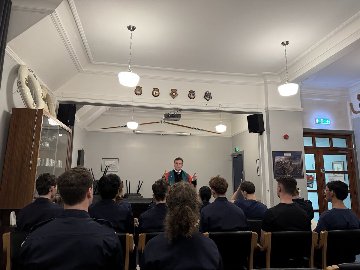 EdinburghURNU's tweet photo. Last week, the East Scotland URNU commerated the 106th anniversary of the Armistice. For the first time in many years, the unit had a chaplain cadet to lead us for this service, of which he did an excellent job.

Thank you to everyone who turned up and participated. https://t.co/r0PZu5IfUt