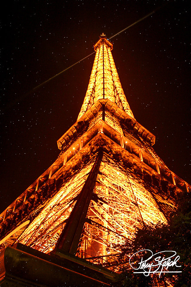 perryralph's tweet image. Photograph Theme: Paris #Paris 
“Eiffel Tower Lit Up”. #EiffelTower #France
